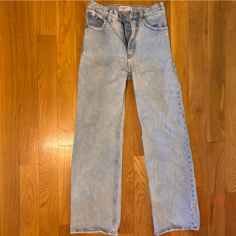 Light wash 90’s relaxed high rise Abercrombie jeans